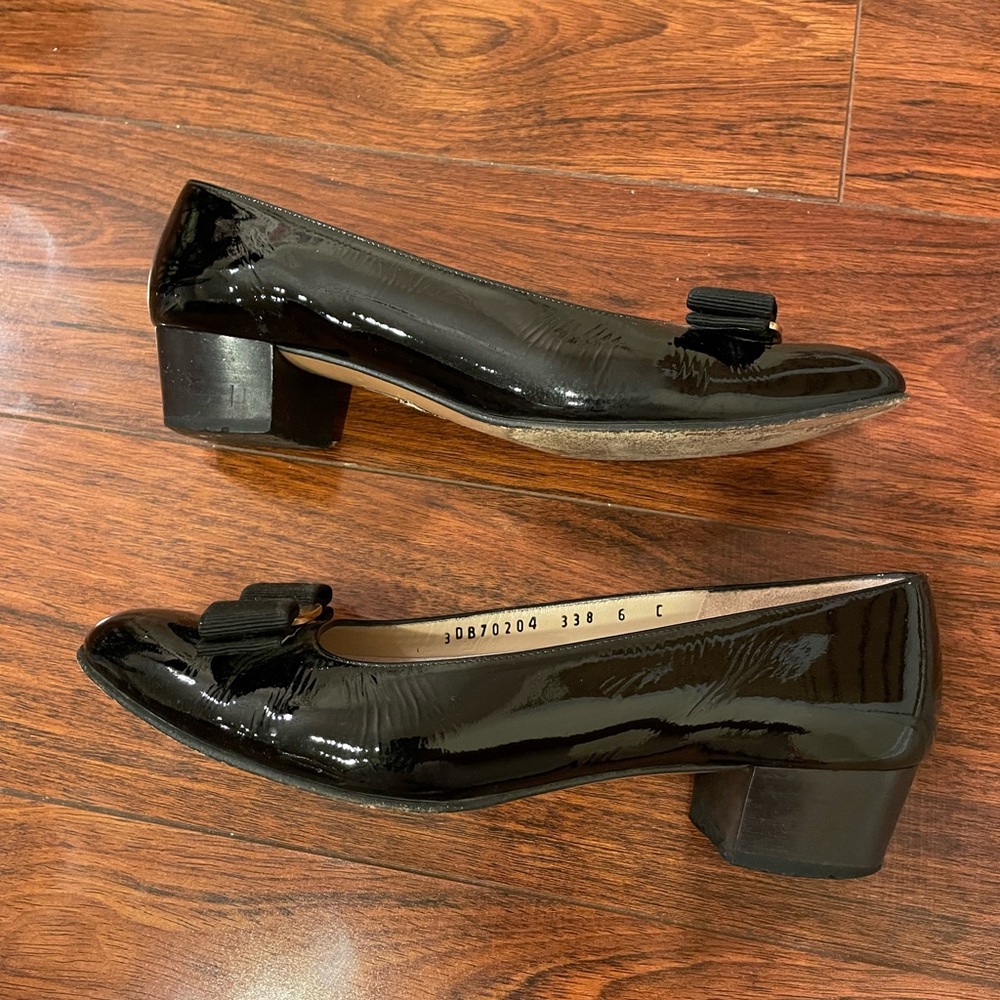 Salvatore Ferragamo Varina Bow Black Patent Leather Women's Shoes Size 6 - Picture 2 of 3